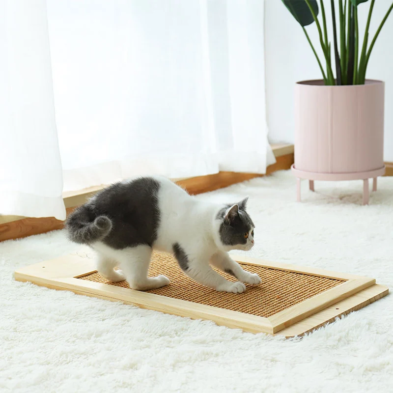 Sisal scratching panel used flat on the floor